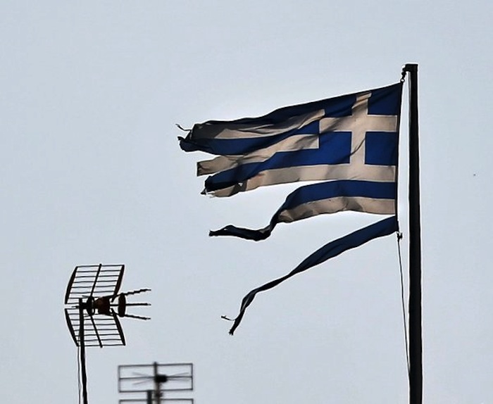 Φθαρμένη Σημαία πάνω από την Αθήνα την περασμένη εβδομάδα